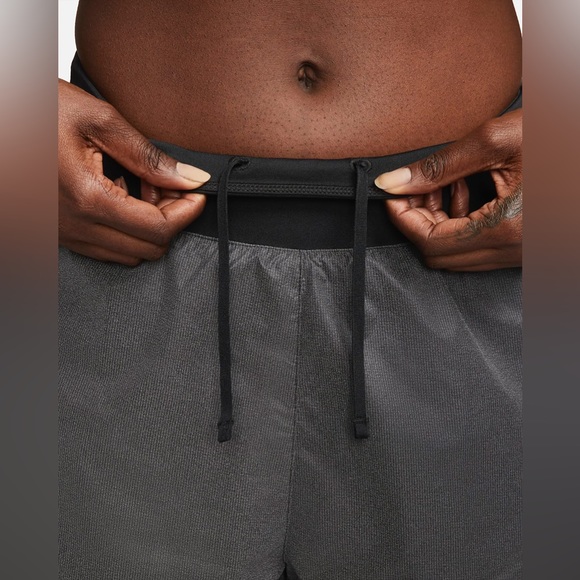 Women's Nike Run Division Mid-Rise 3” 2-in-1 Reflective Shorts, NWT - Picture 5 of 11